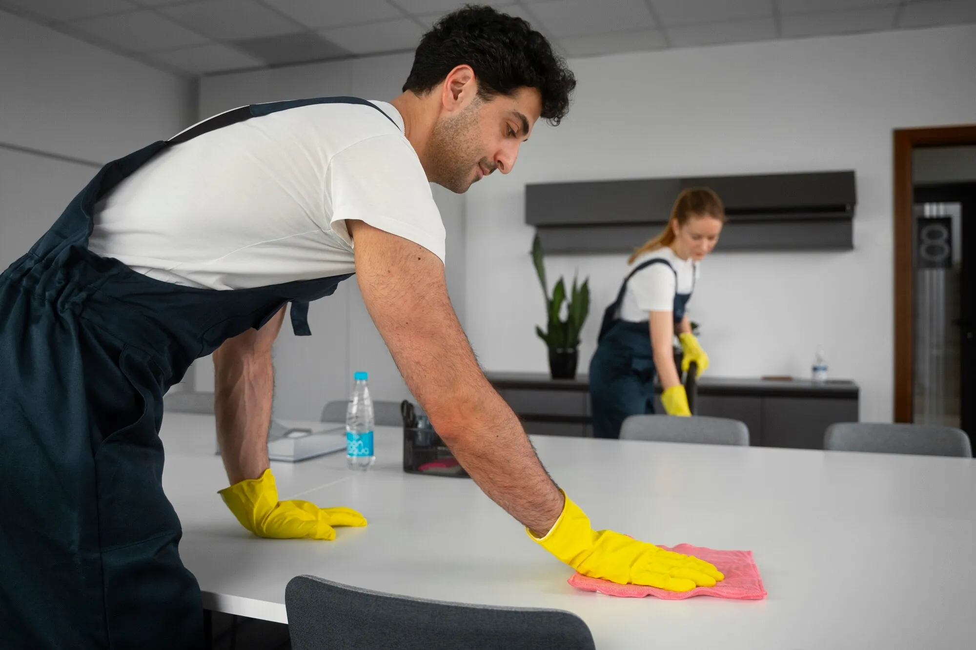imgi_10_medium-shot-people-cleaning-indoors_23-2150454493